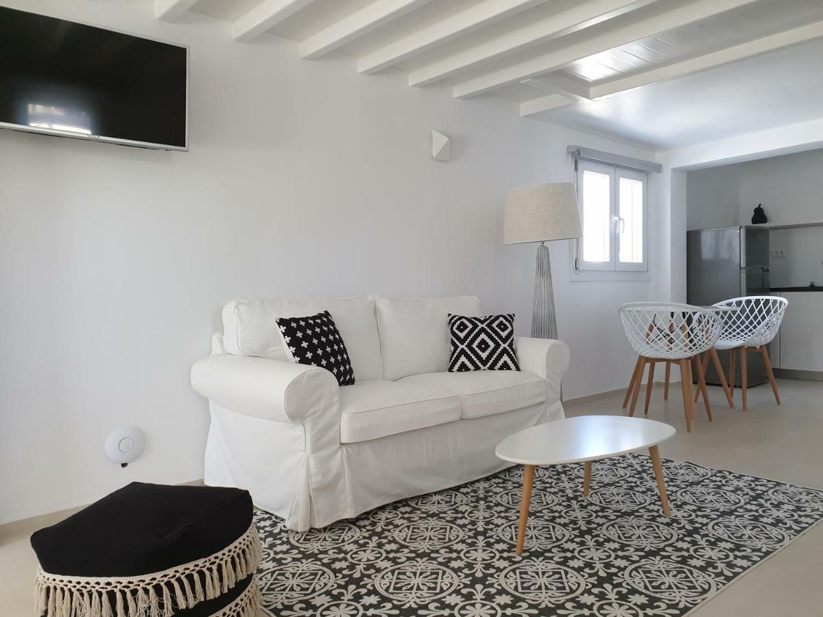 Bellou Suites Mykonos Town Esterno foto